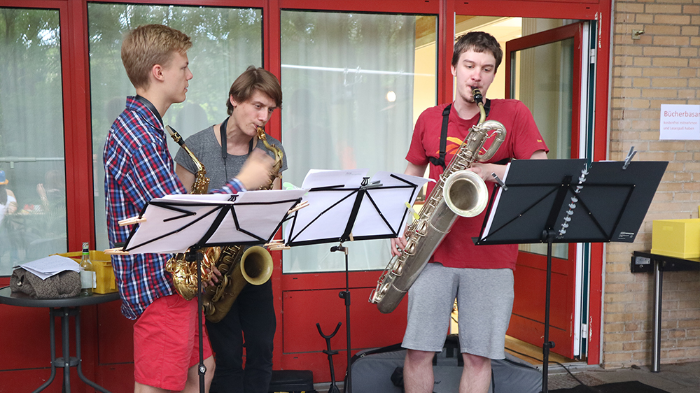 Jazz Musiker spielen Saxophon