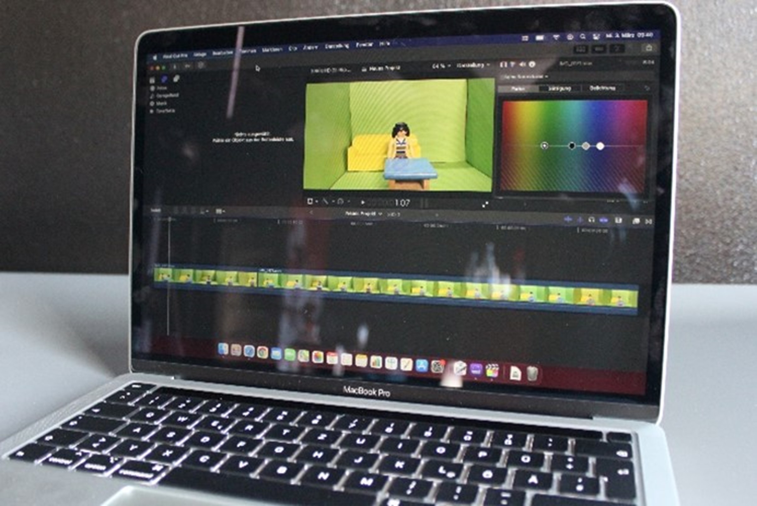 Laptop mit dem Programm Final Cut Pro